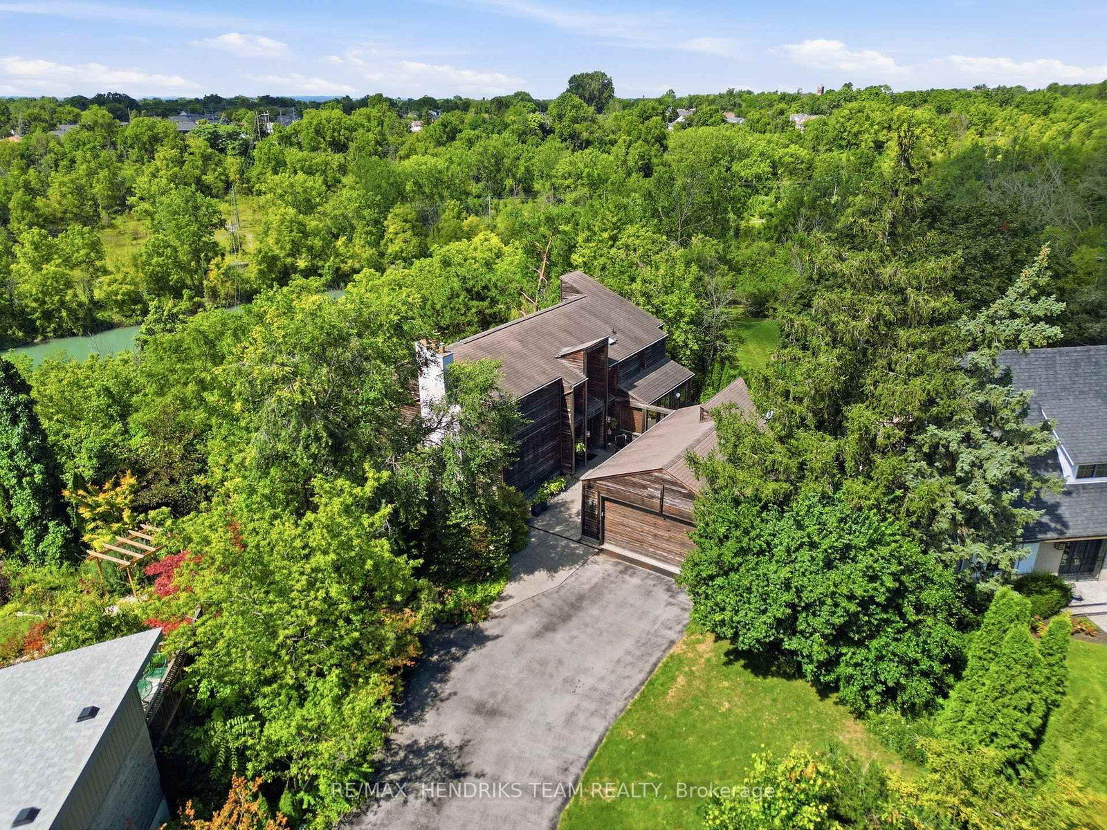 10 Vergorda Circle • St. Catharines, ON photo 43
