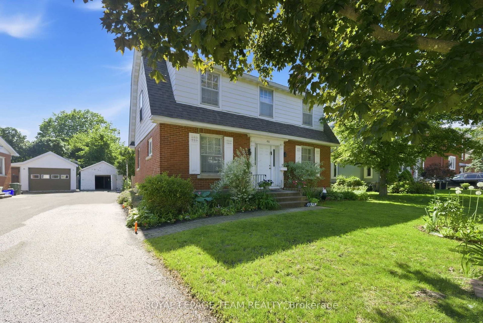 416 Tweedsmuir Avenue • Ottawa, ON photo 4