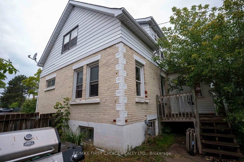 308 Archibald Street N