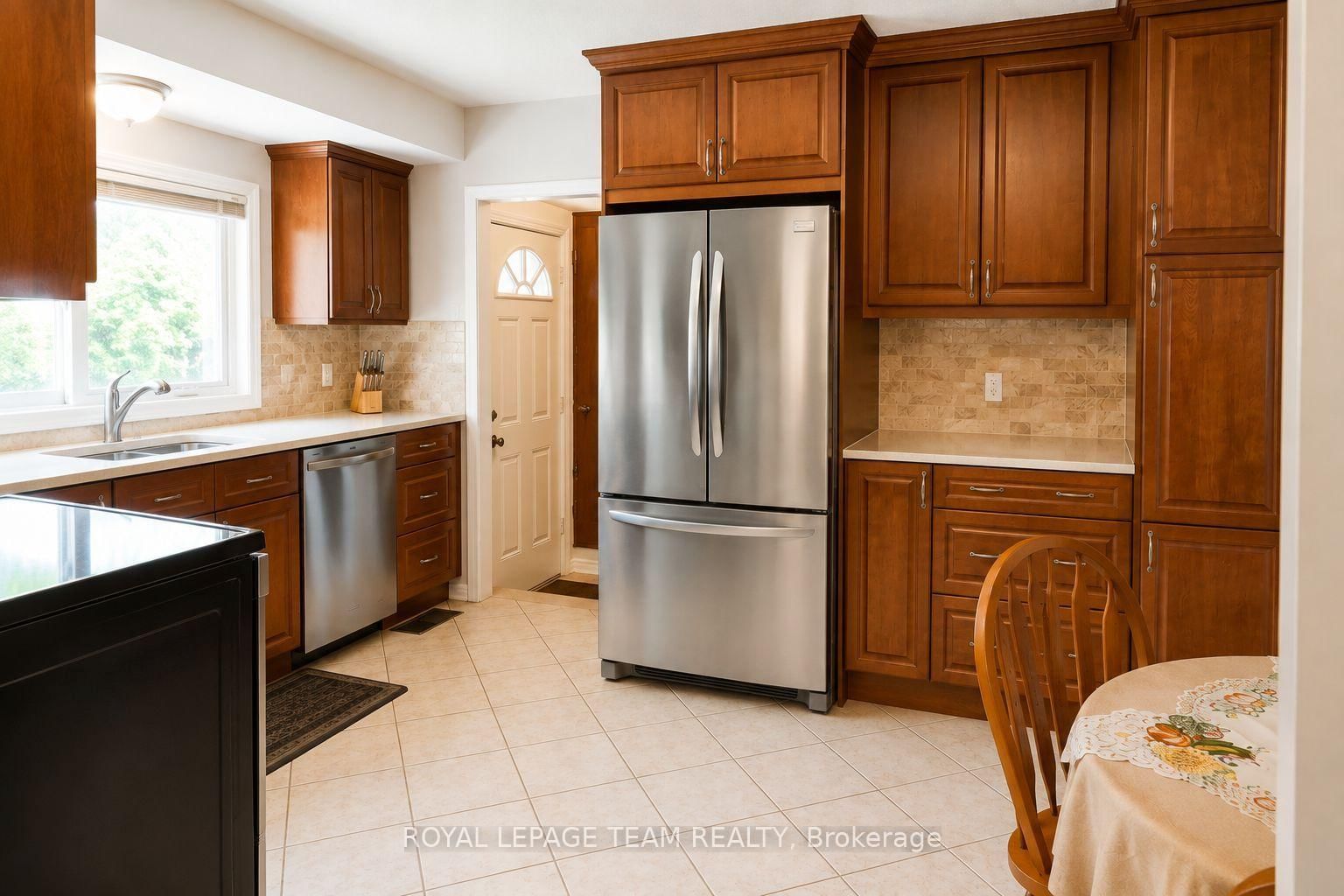 29 Epworth Avenue • Kanata, ON photo 6