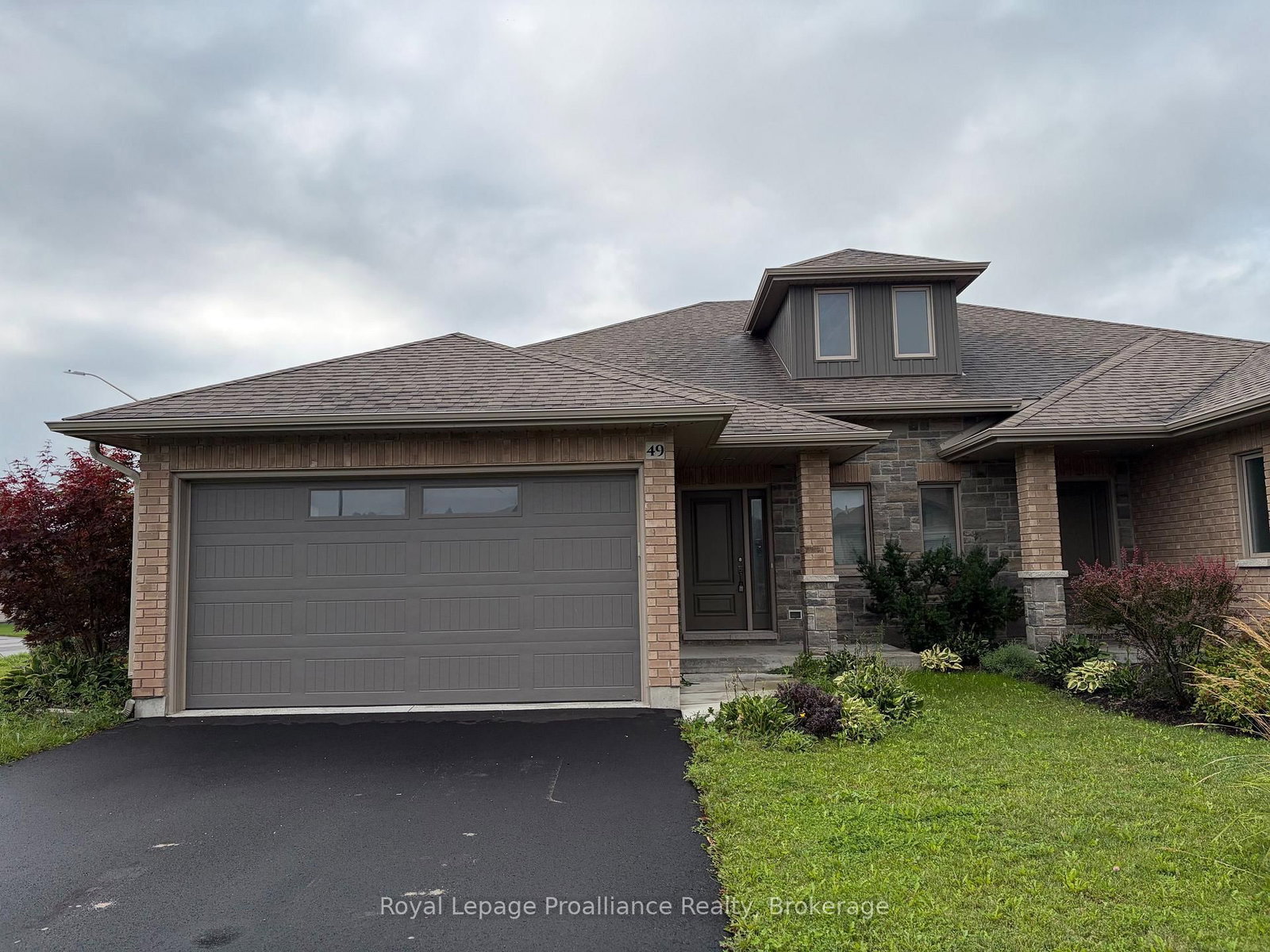 49 Hillside Meadow Drive • Quinte West, ON photo 2
