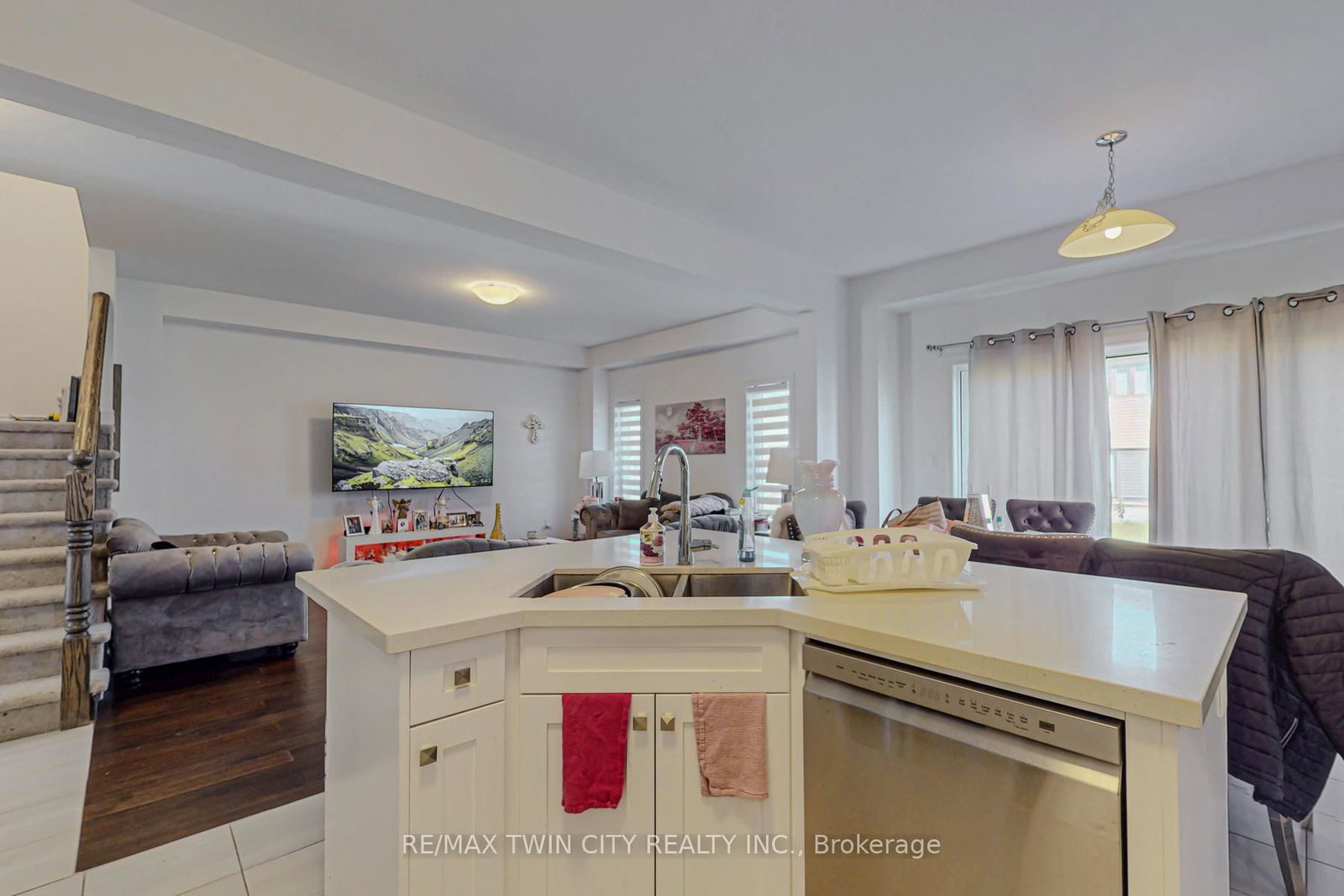 228 Longboat Run • Brantford, ON photo 13