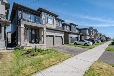 228 Longboat Run • Brantford, ON photo 3