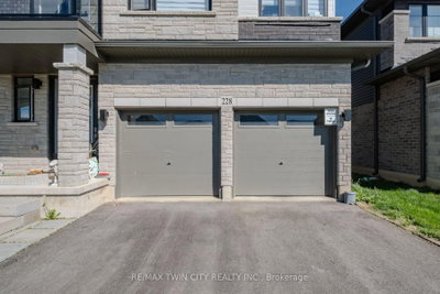228 Longboat Run • Brantford, ON photo 4