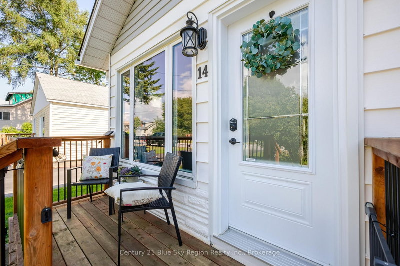 14 MacDonald Avenue W