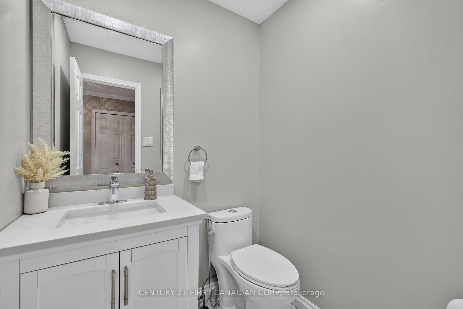603 Country Club Mews • London South, ON photo 8