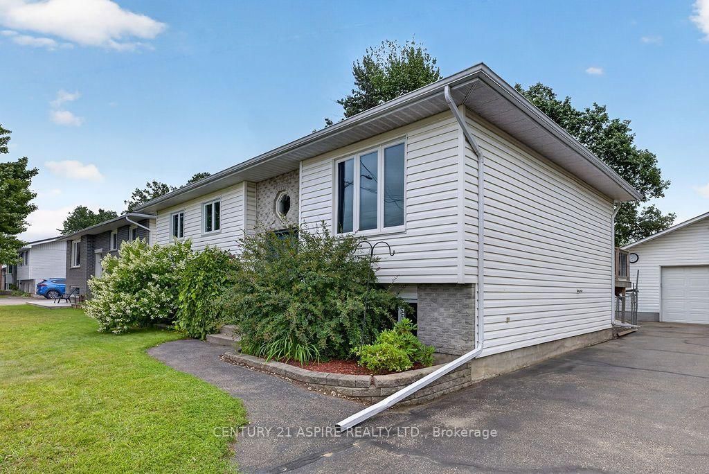 50 Portage Road • Petawawa, ON photo 3