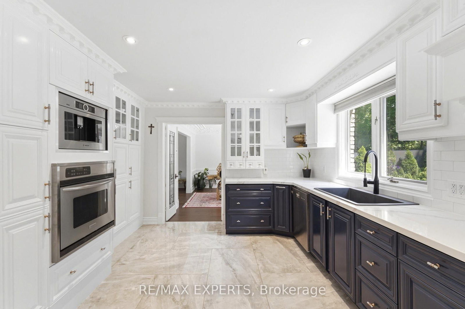 28 Stonegate Drive • Hamilton, ON photo 10