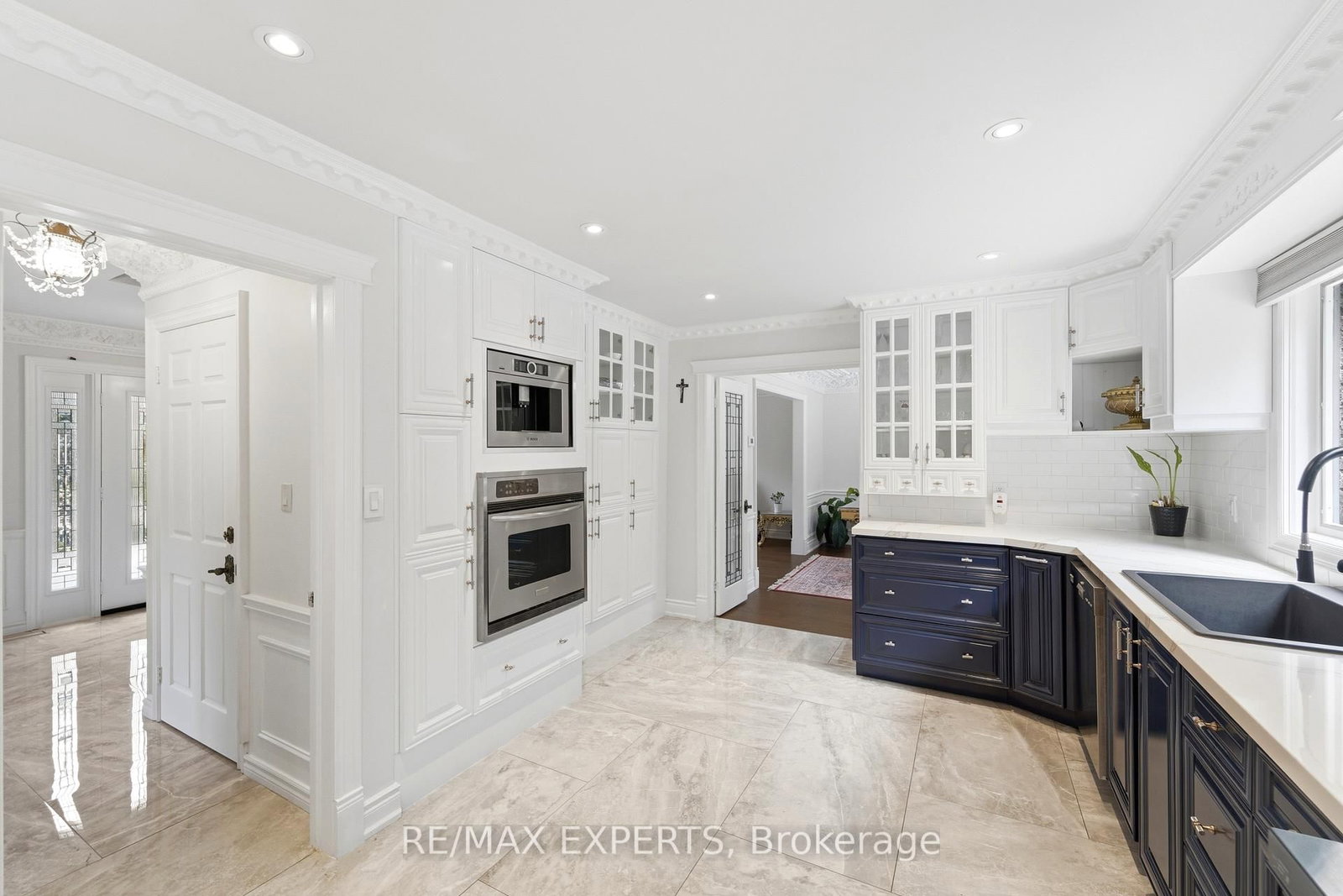 28 Stonegate Drive • Hamilton, ON photo 12