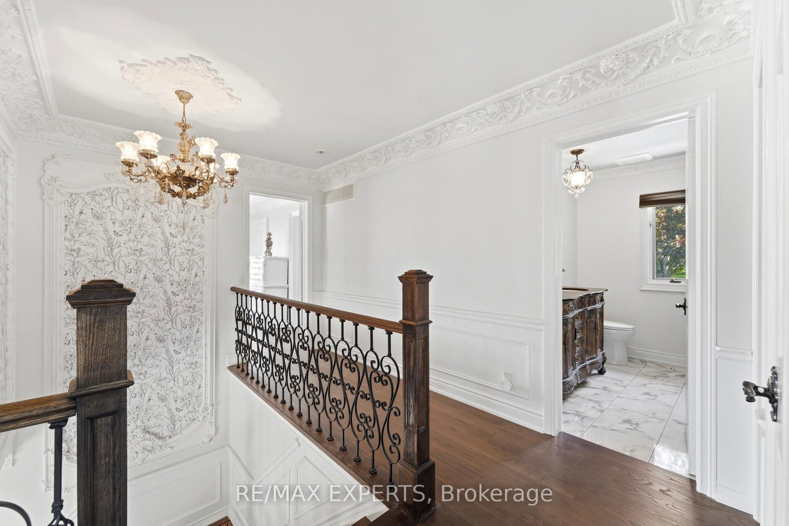 28 Stonegate Drive • Hamilton, ON photo 21