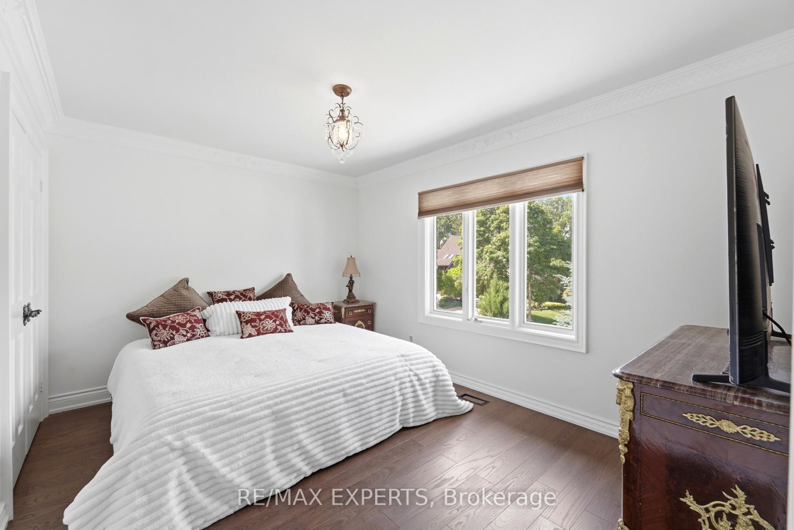 28 Stonegate Drive • Hamilton, ON photo 27