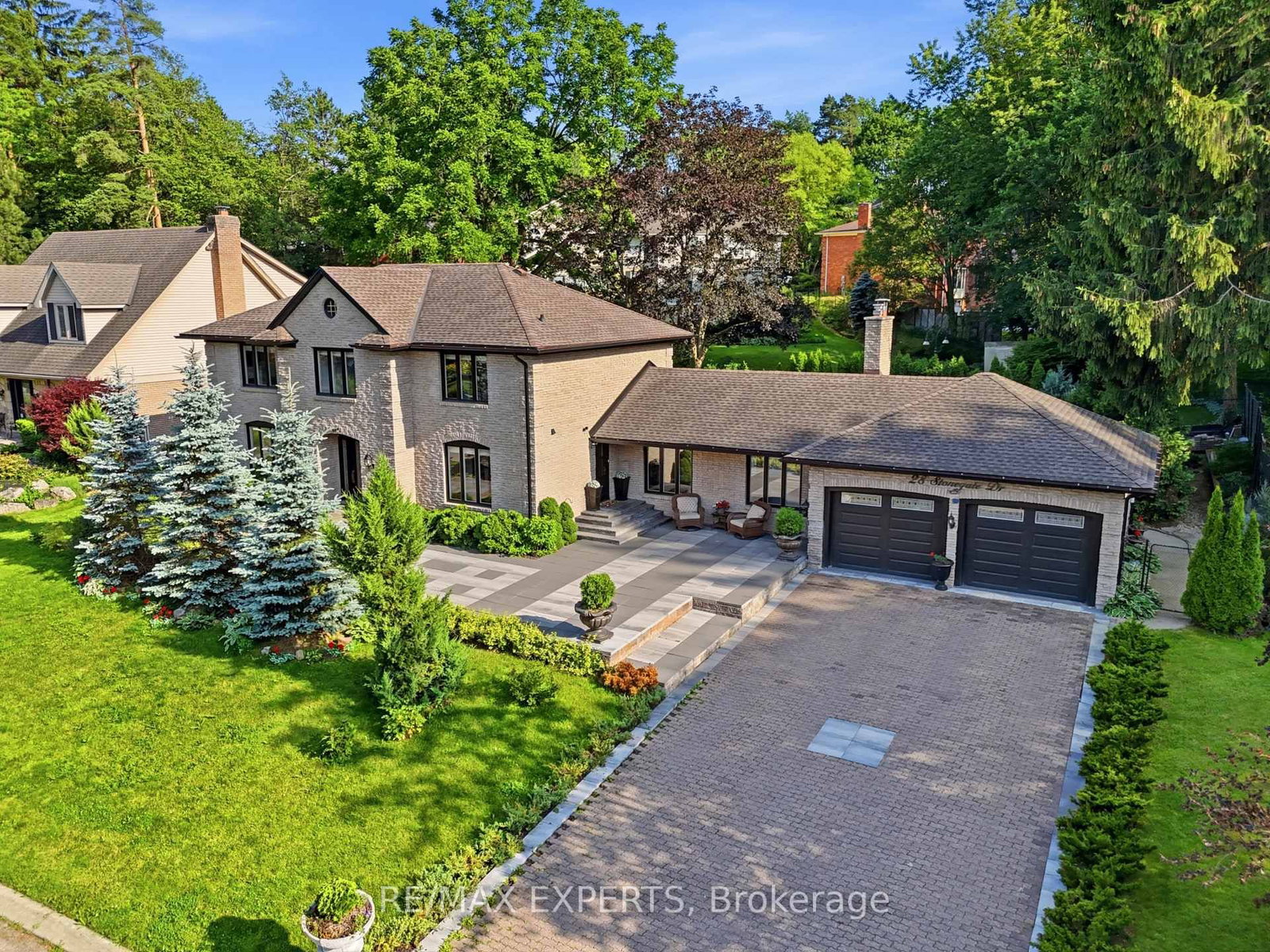 28 Stonegate Drive • Hamilton, ON photo 3