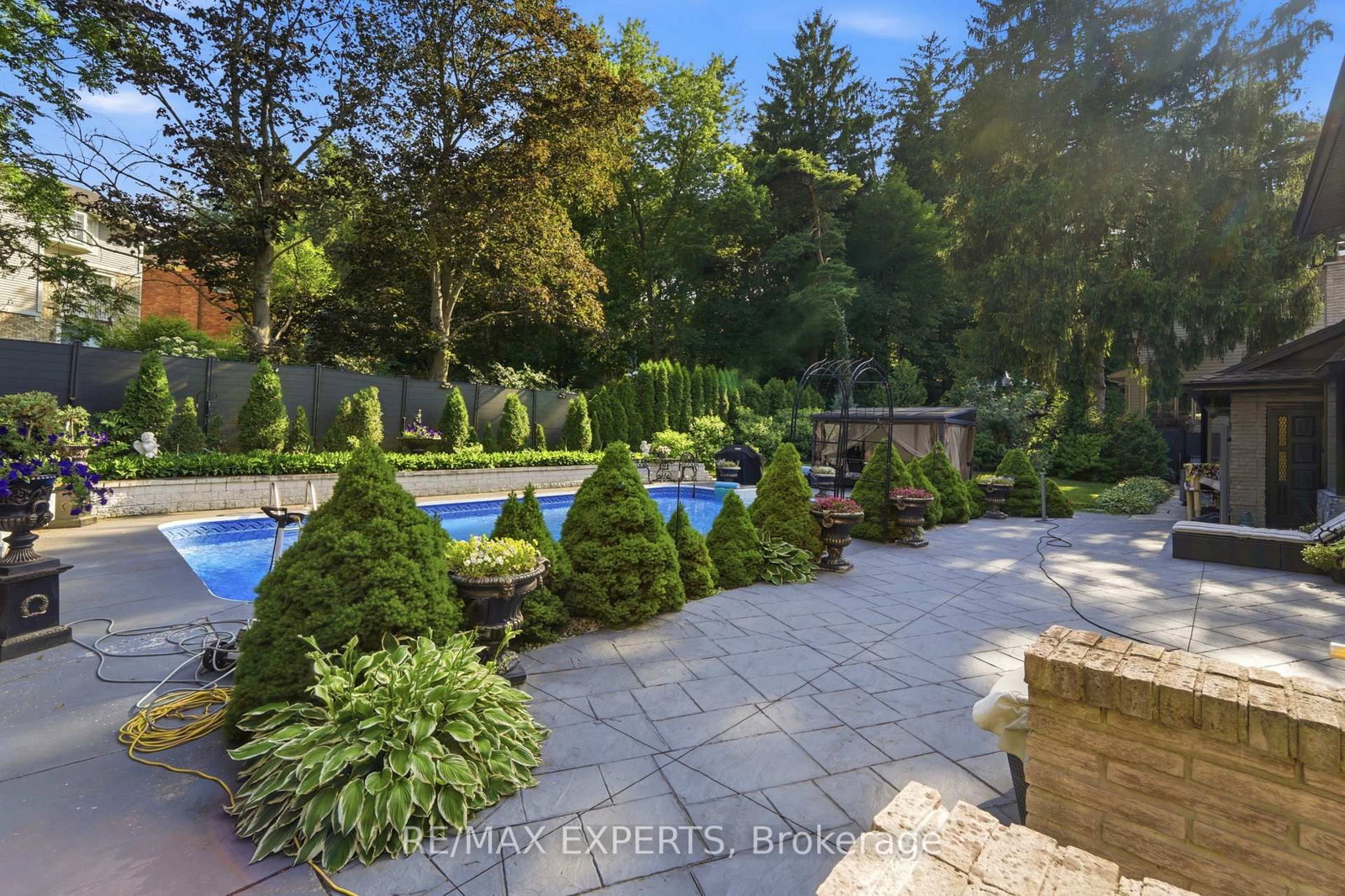 28 Stonegate Drive • Hamilton, ON photo 35