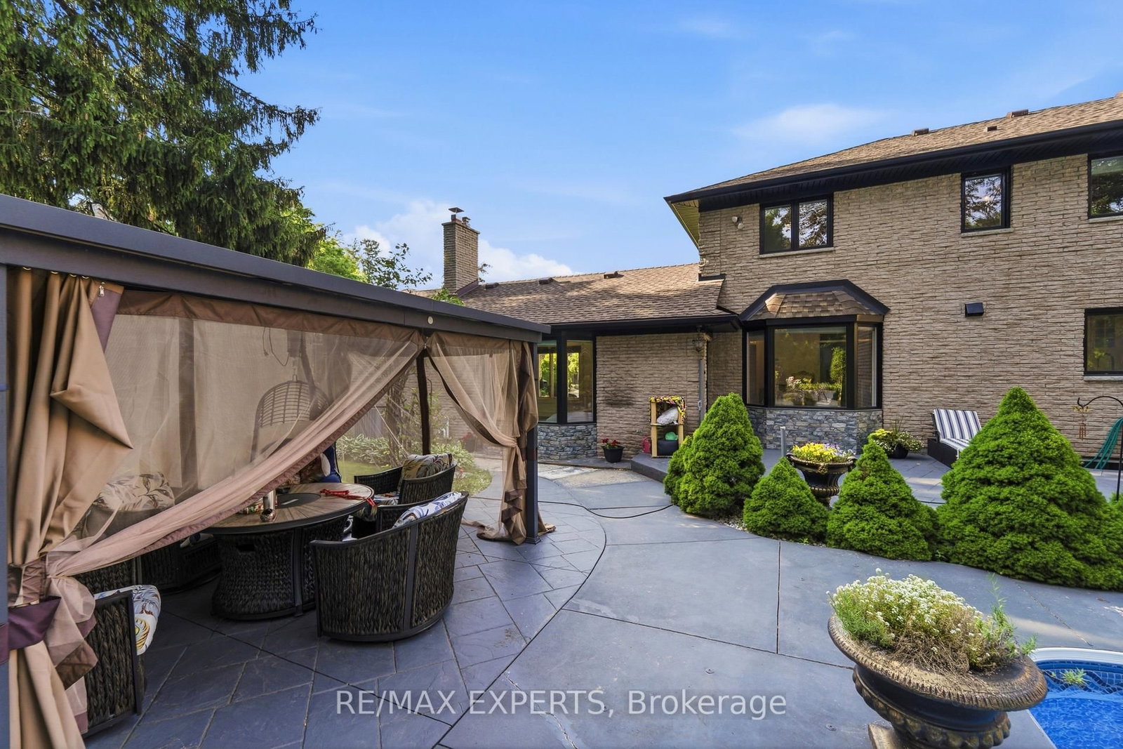 28 Stonegate Drive • Hamilton, ON photo 36