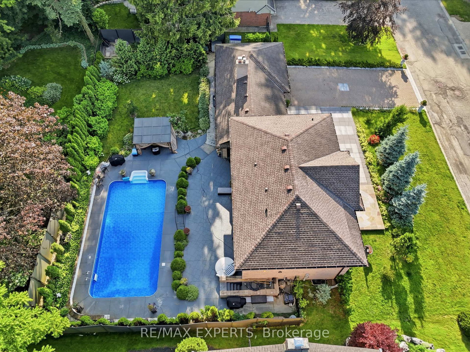 28 Stonegate Drive • Hamilton, ON photo 37