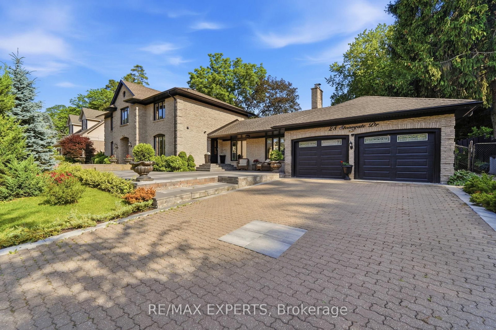 28 Stonegate Drive • Hamilton, ON photo 4