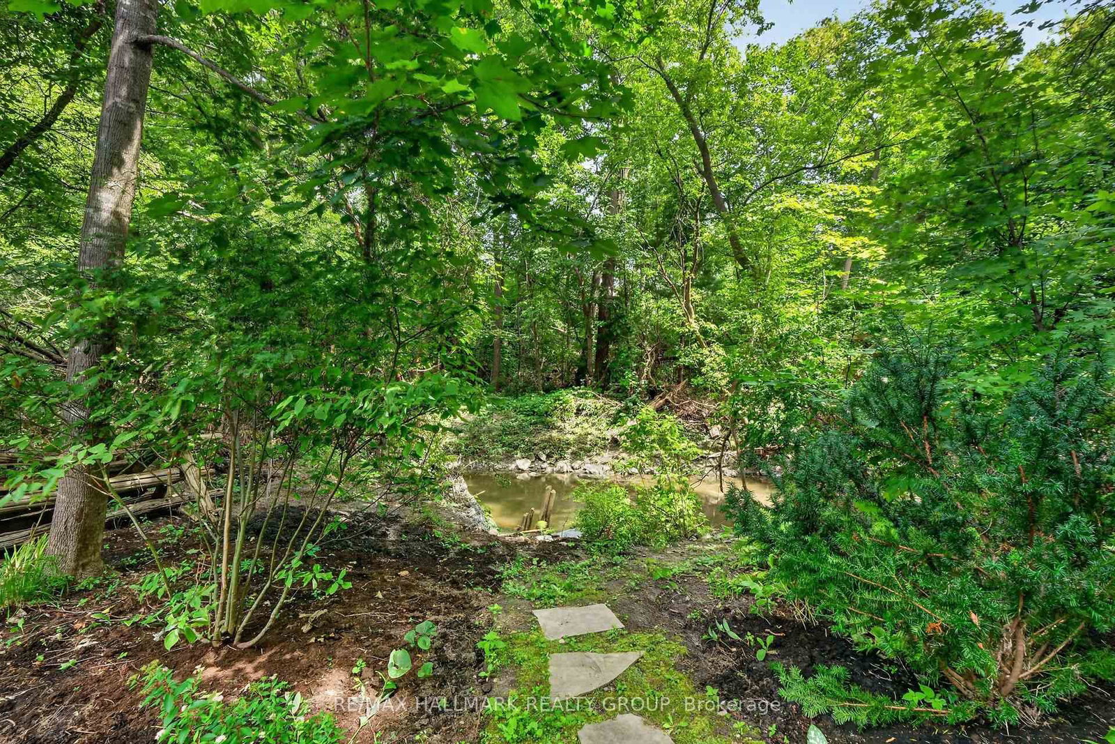 17 Creek's End Lane • Nepean, ON photo 37