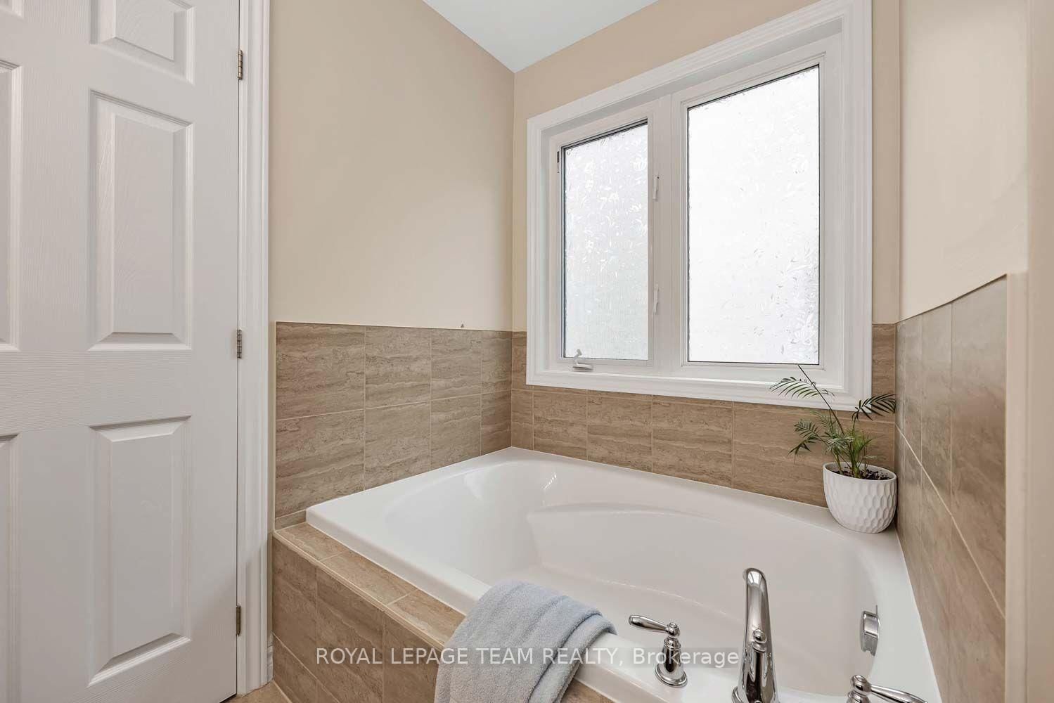 2225 Watercolours Way • Ottawa, ON photo 18