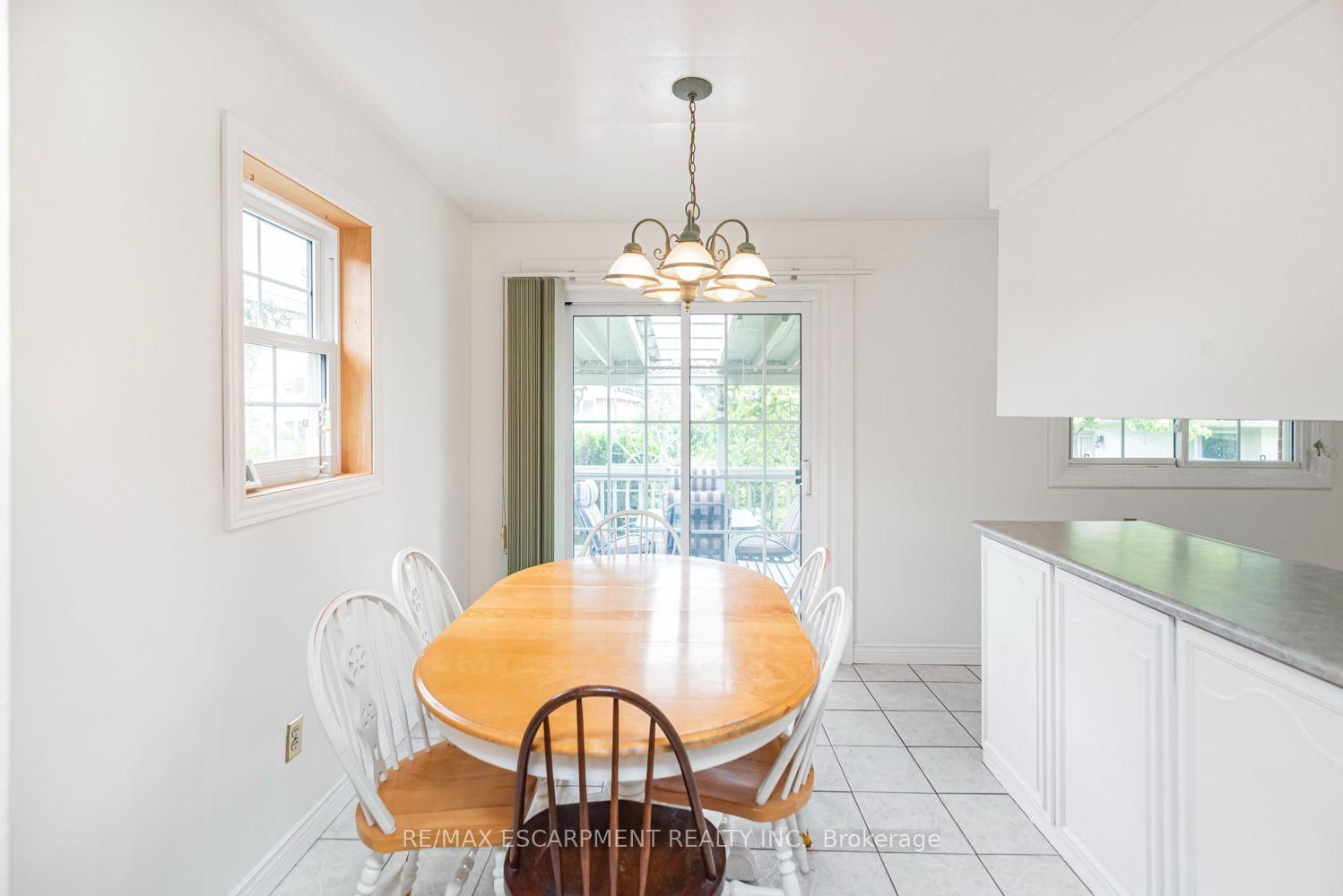 37 Lorne Avenue • Grimsby, ON photo 10