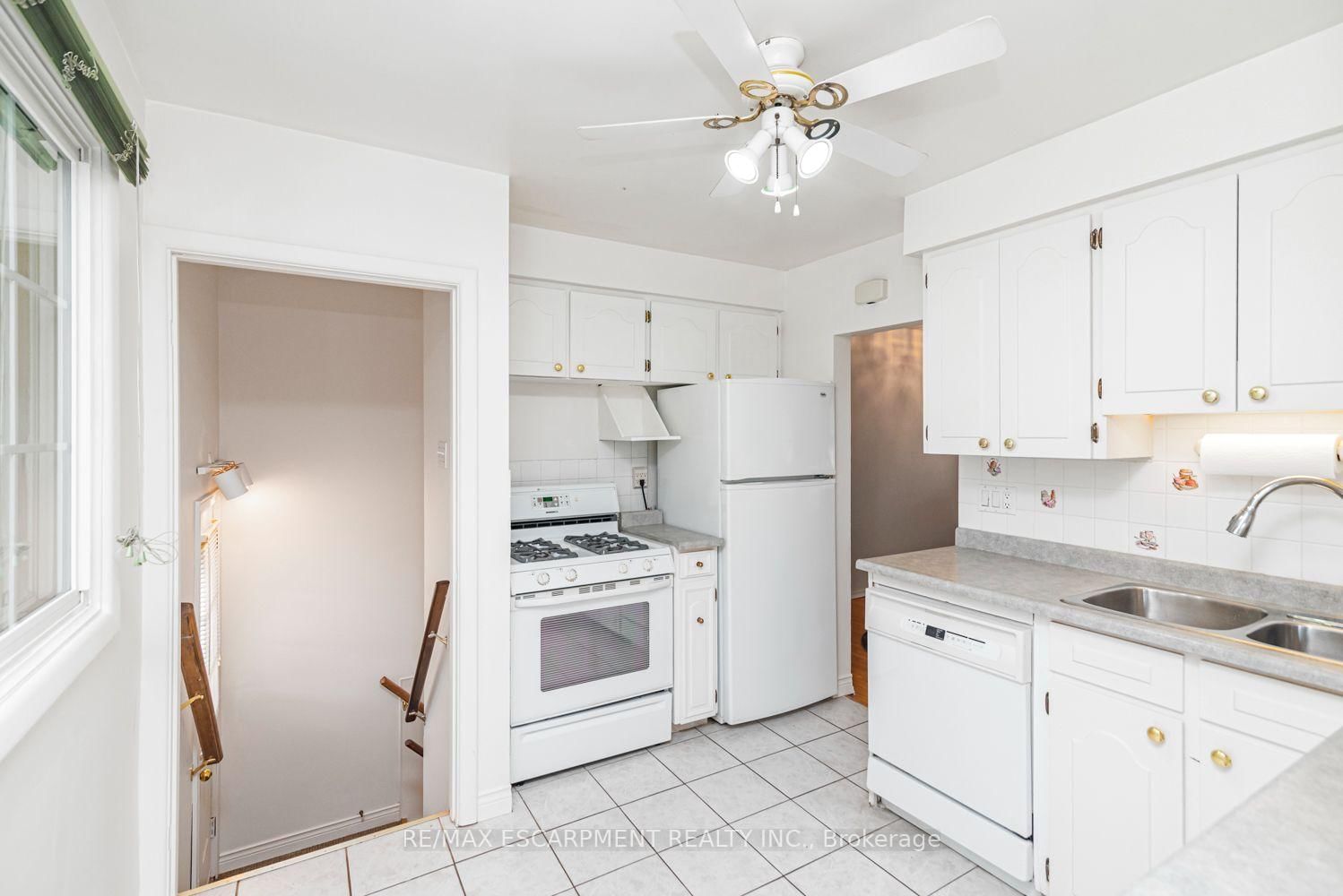 37 Lorne Avenue • Grimsby, ON photo 13