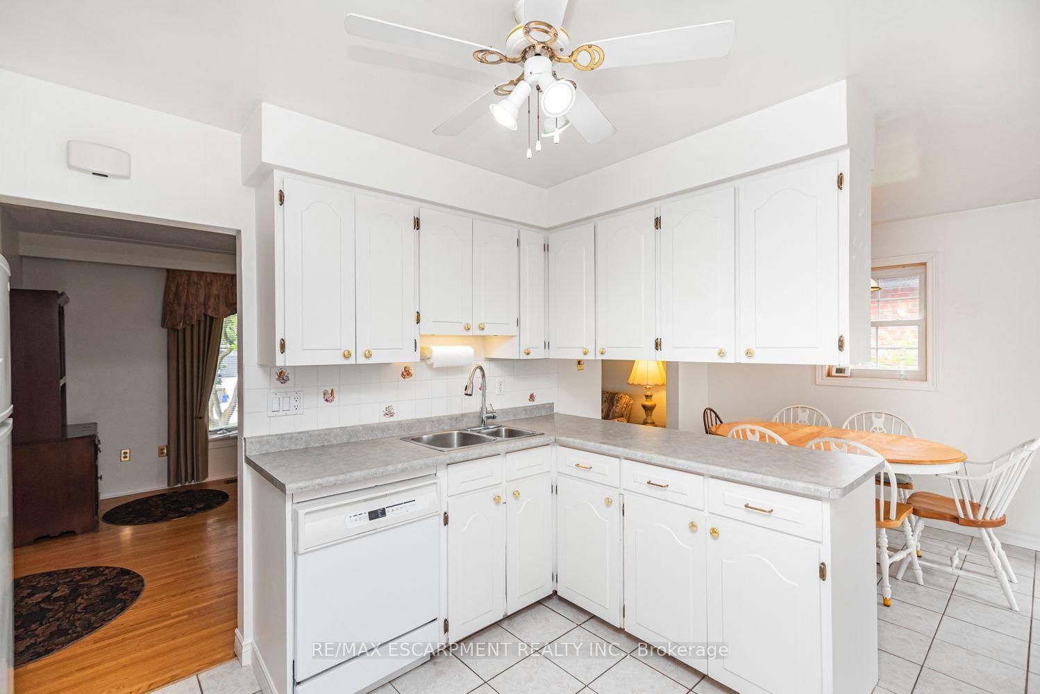 37 Lorne Avenue • Grimsby, ON photo 14