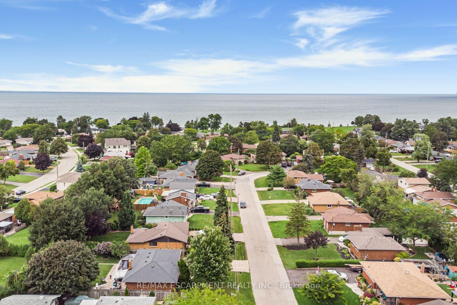 37 Lorne Avenue • Grimsby, ON photo 2