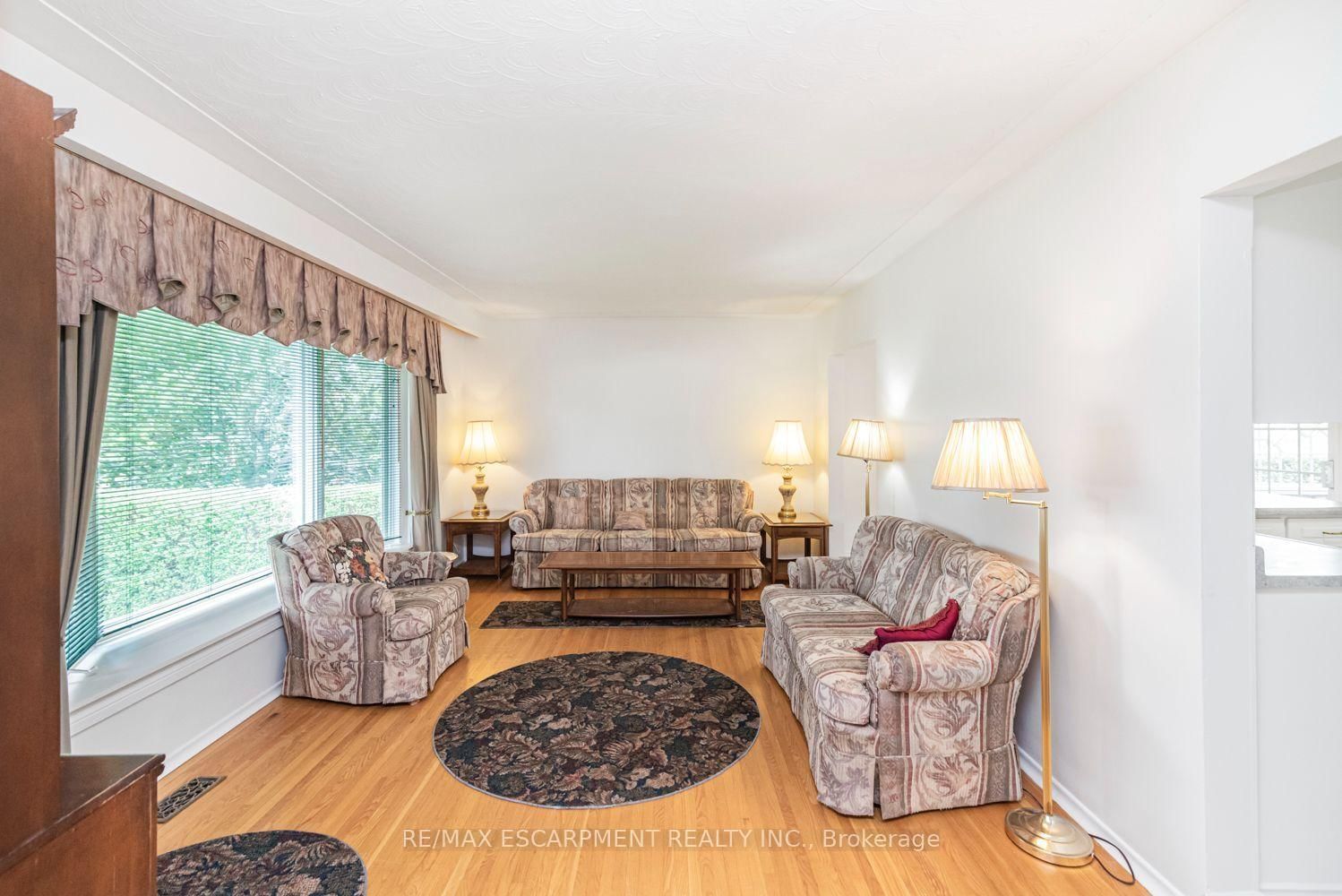 37 Lorne Avenue • Grimsby, ON photo 9