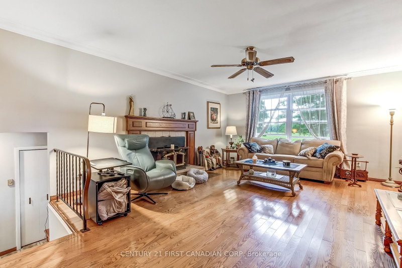 6892 Century Dr photo 4
