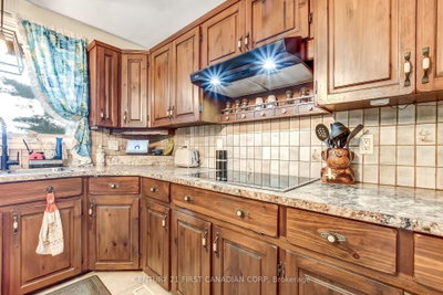 6892 Century Drive • Strathroy-Caradoc, ON photo 8