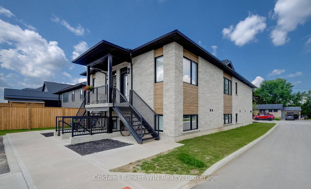 3 - 440 Wellington Street E 2