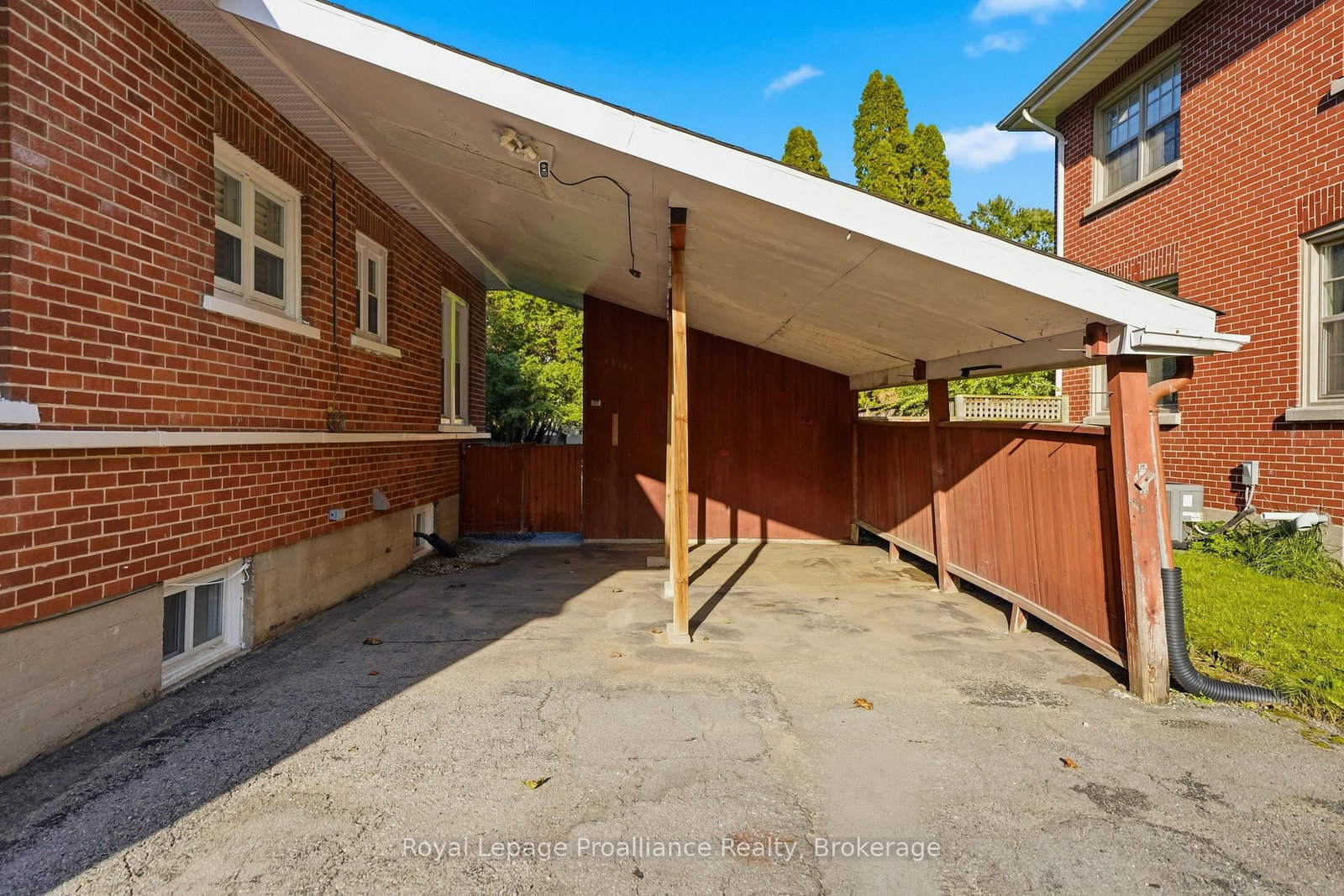 277 Dufferin Avenue • Belleville, ON photo 4