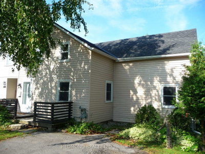 590 Queen Street • Gananoque, ON photo 2
