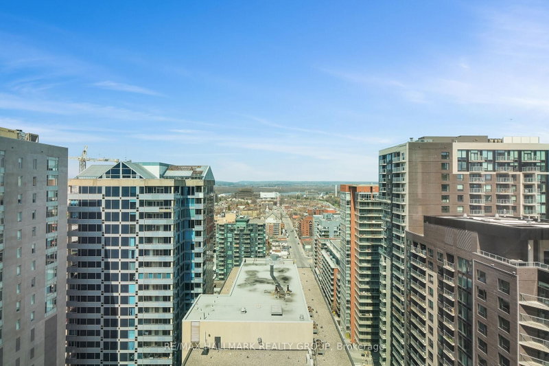 2404 - 234 Rideau Street