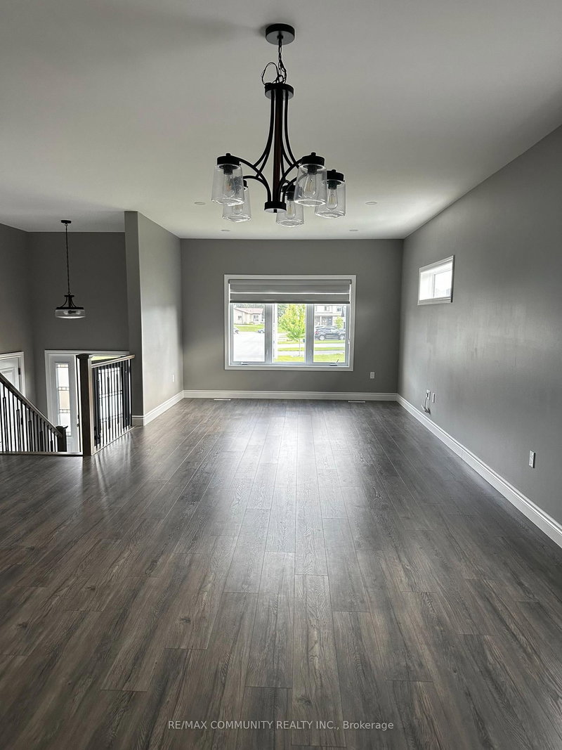 10 Redwood Drive