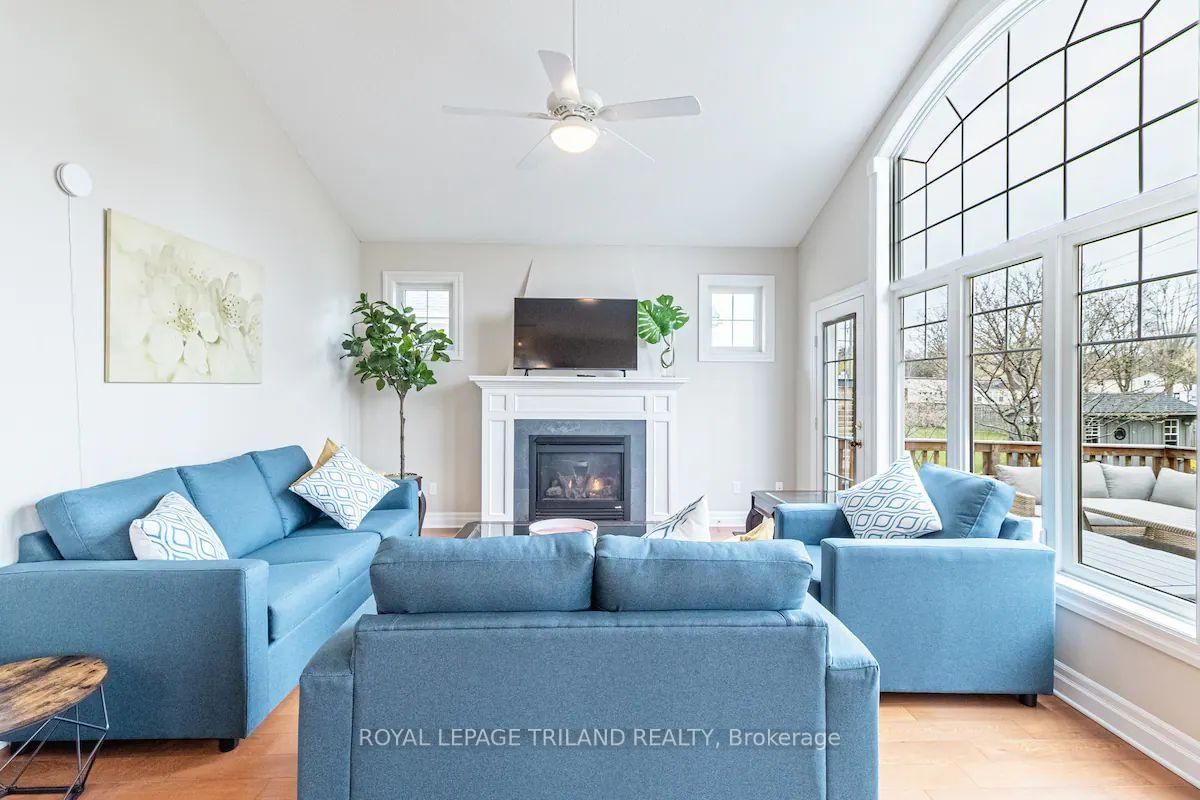 17 VILLAGE Gate • Lambton Shores, ON photo 11