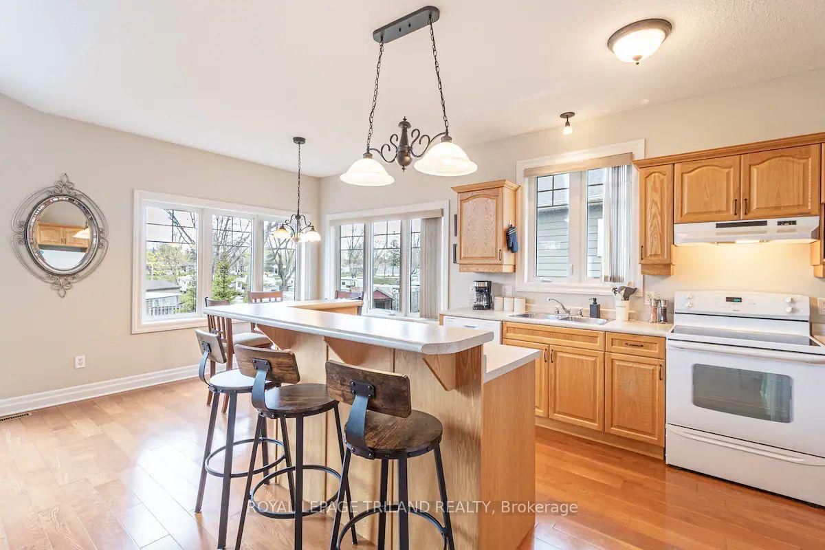 17 VILLAGE Gate • Lambton Shores, ON photo 13
