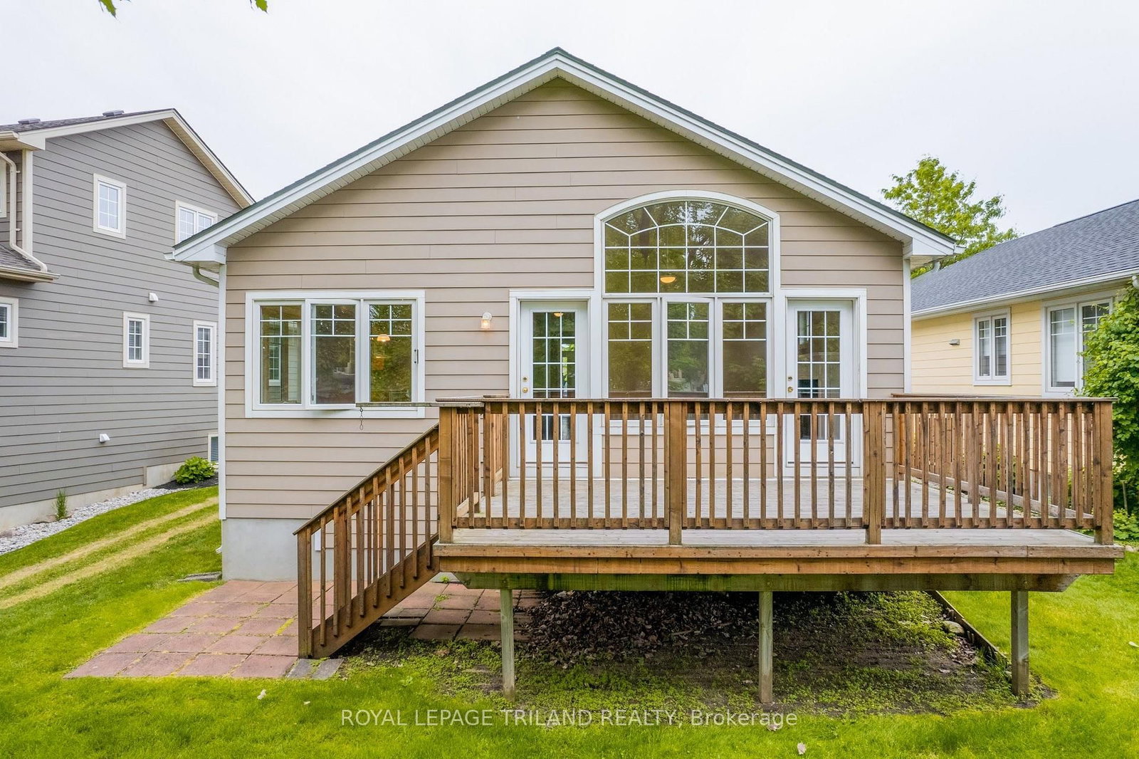 17 VILLAGE Gate • Lambton Shores, ON photo 31