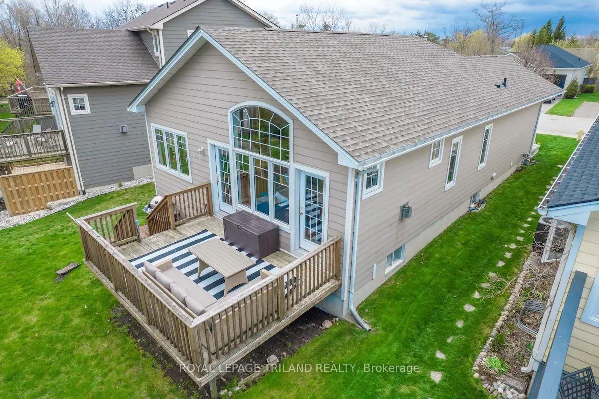 17 VILLAGE Gate • Lambton Shores, ON photo 35