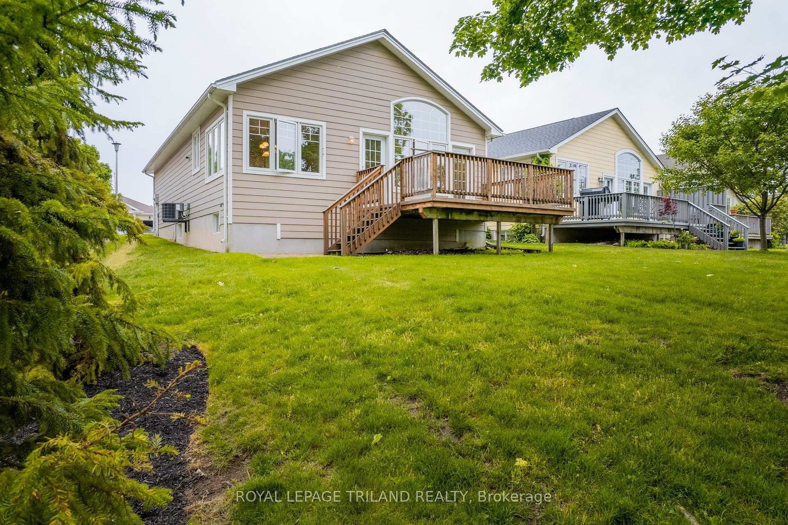 17 VILLAGE Gate • Lambton Shores, ON photo 6