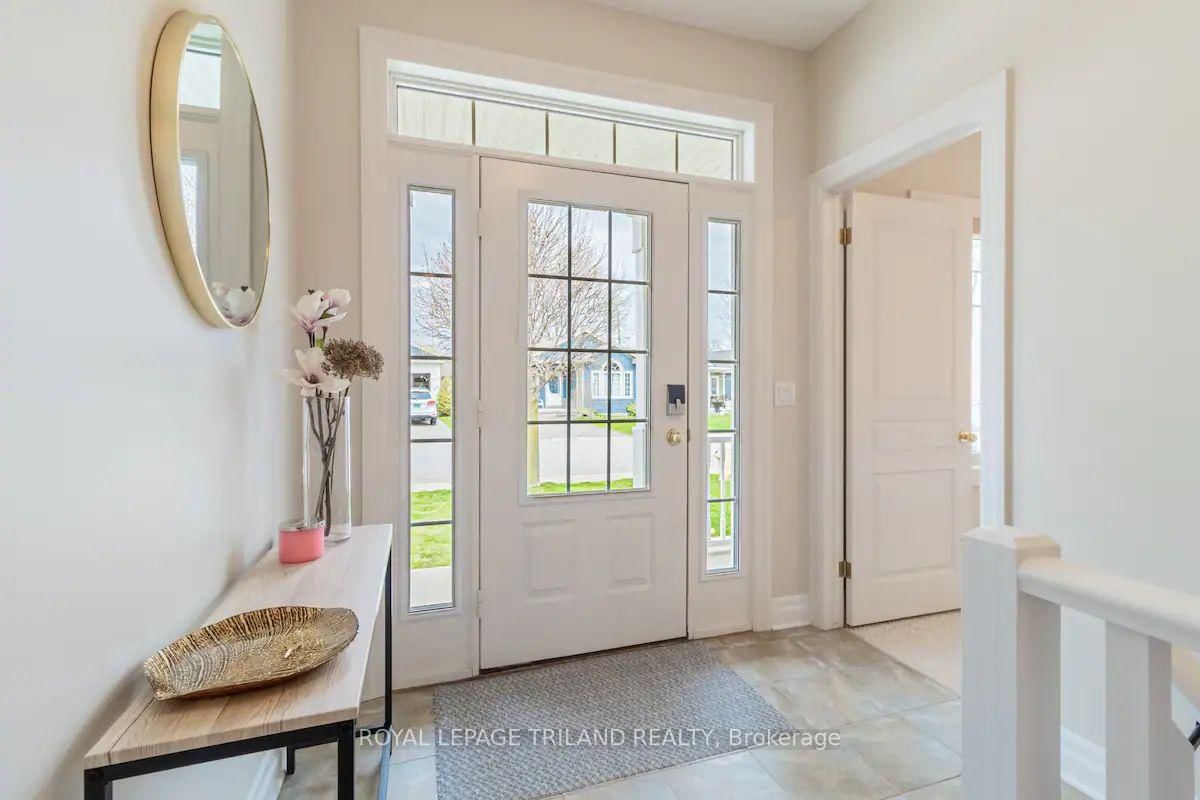 17 VILLAGE Gate • Lambton Shores, ON photo 7