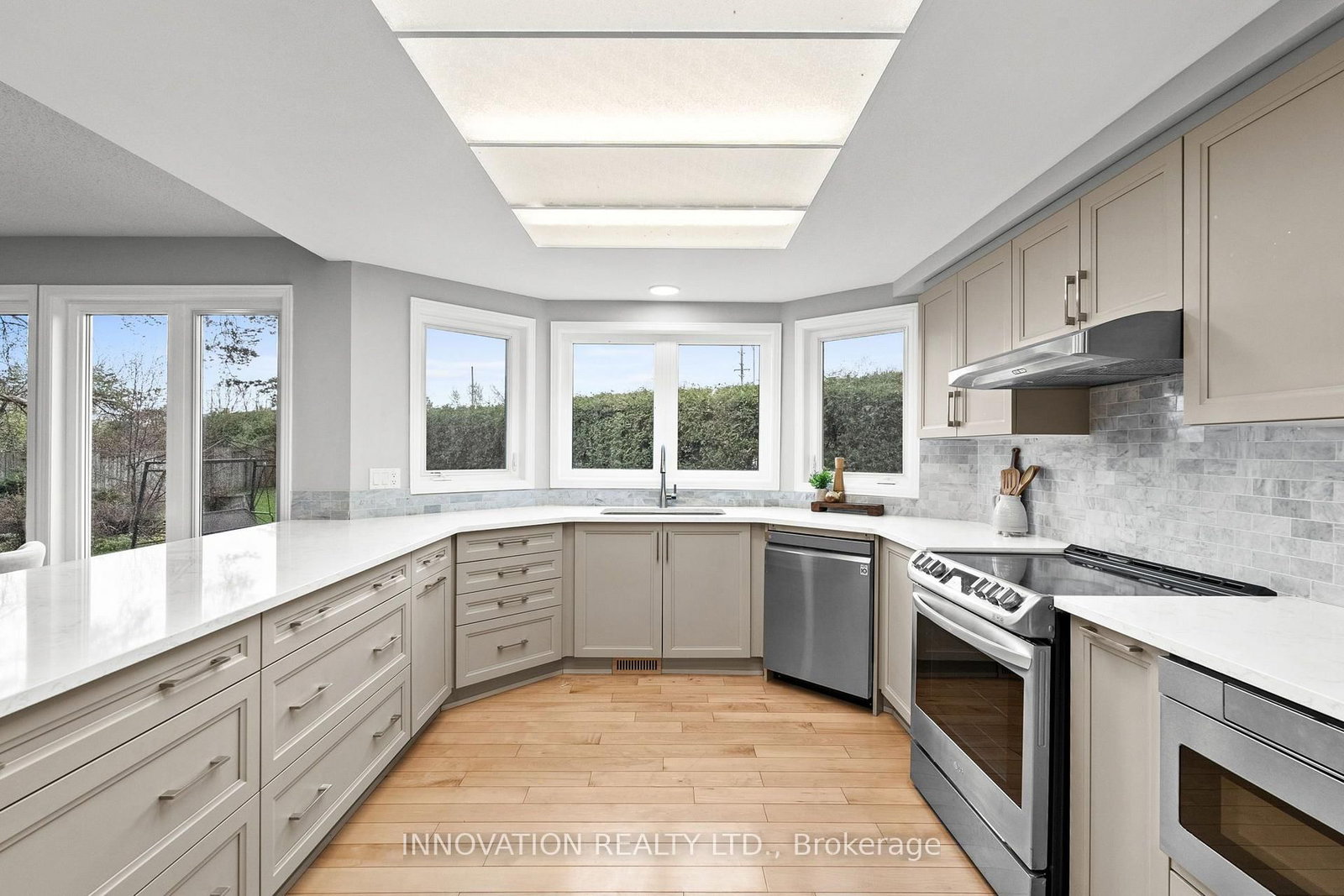 206 Cypress Court • Ottawa, ON photo 9