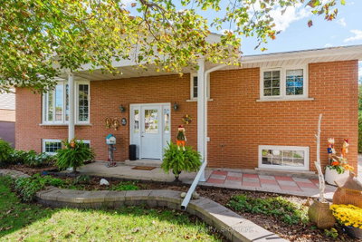 929 Wellington Street • Saugeen Shores, ON photo 2