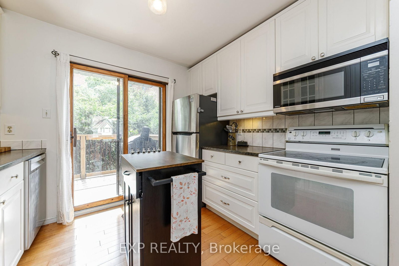 8 Maclean Street • Ottawa, ON photo 12