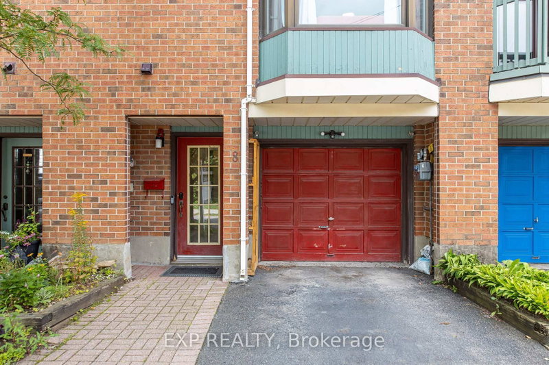 8 Maclean Street