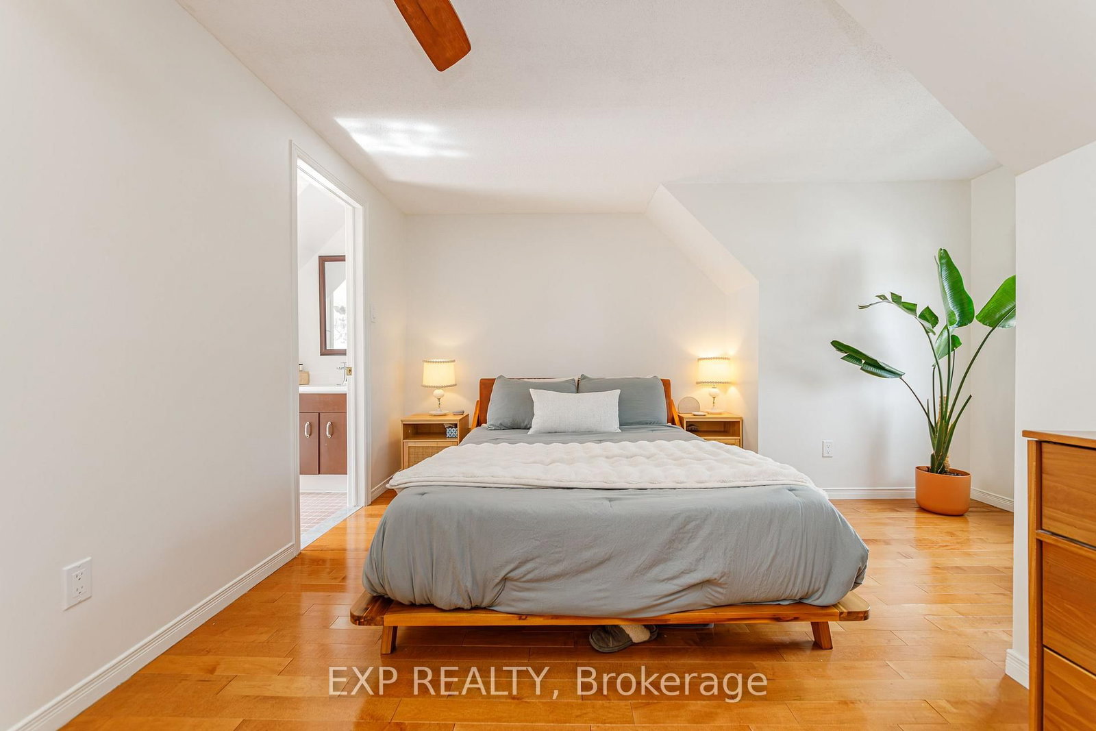 8 Maclean Street • Ottawa, ON photo 30