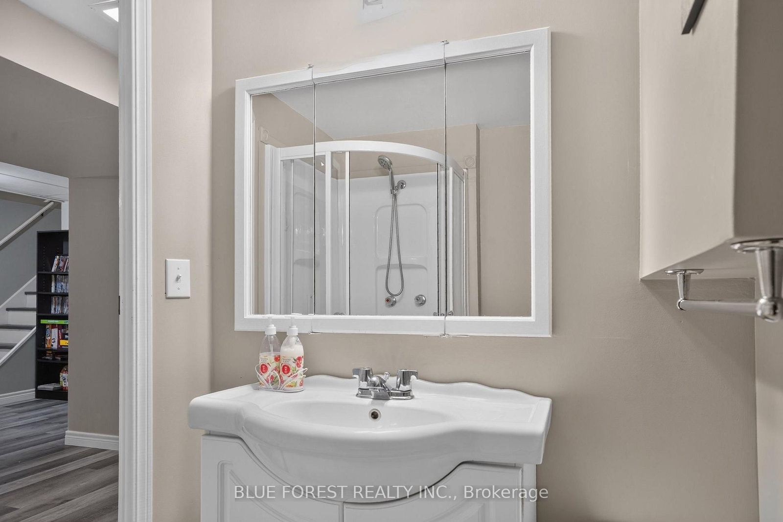 23081 PIONEER Line • West Elgin, ON photo 36