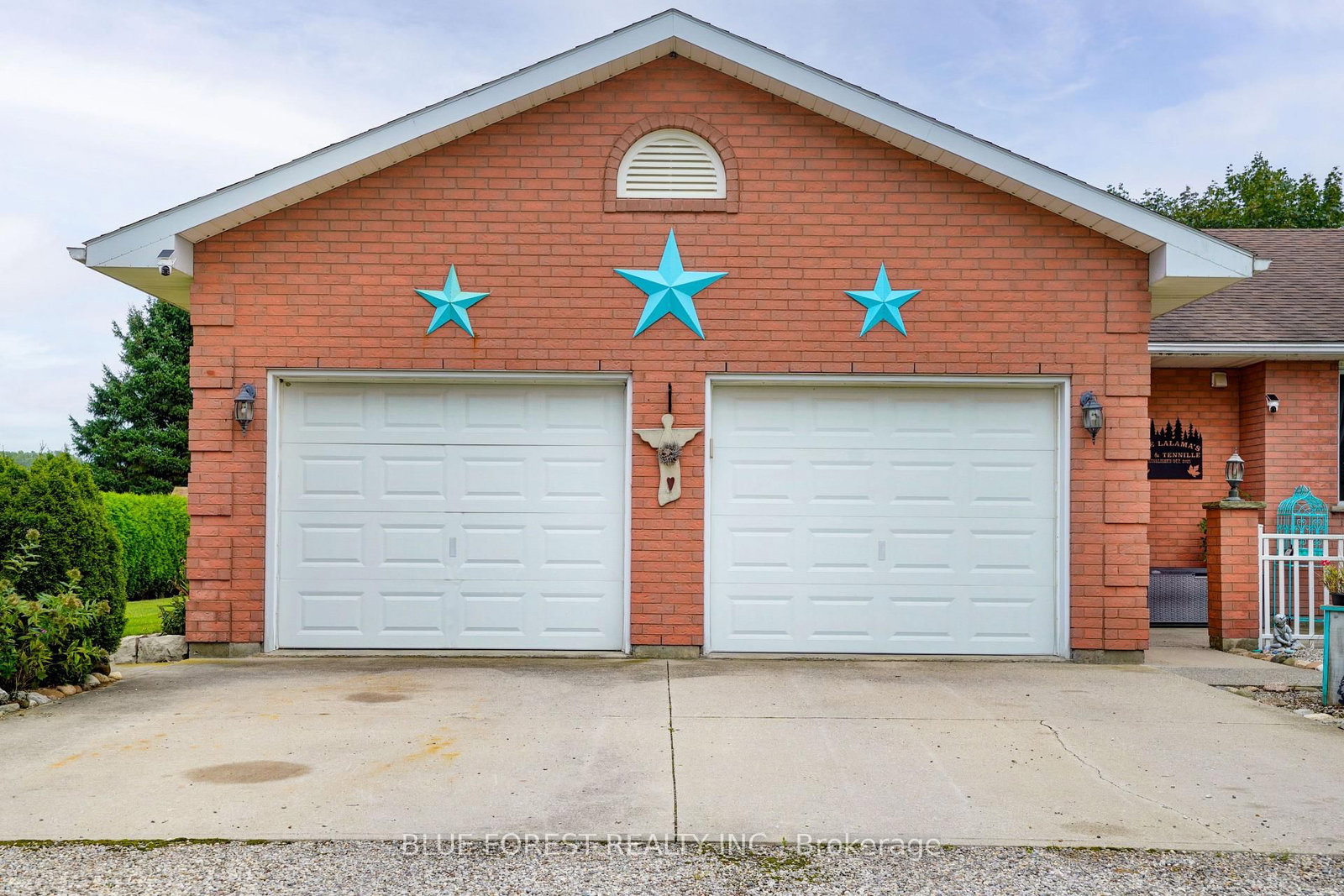 23081 PIONEER Line • West Elgin, ON photo 4