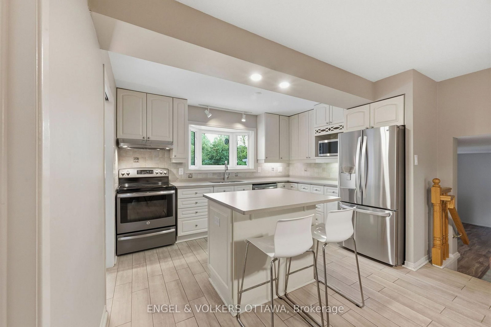 885 Plante Drive • Ottawa, ON photo 11