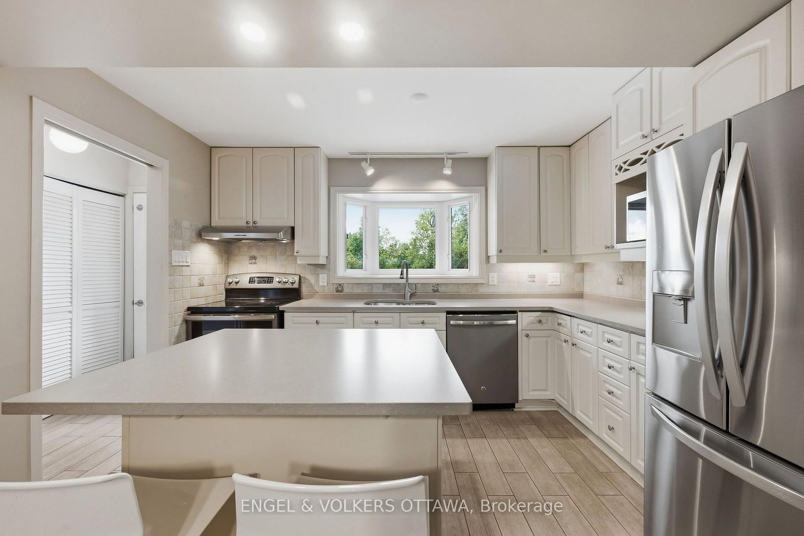885 Plante Drive • Ottawa, ON photo 14