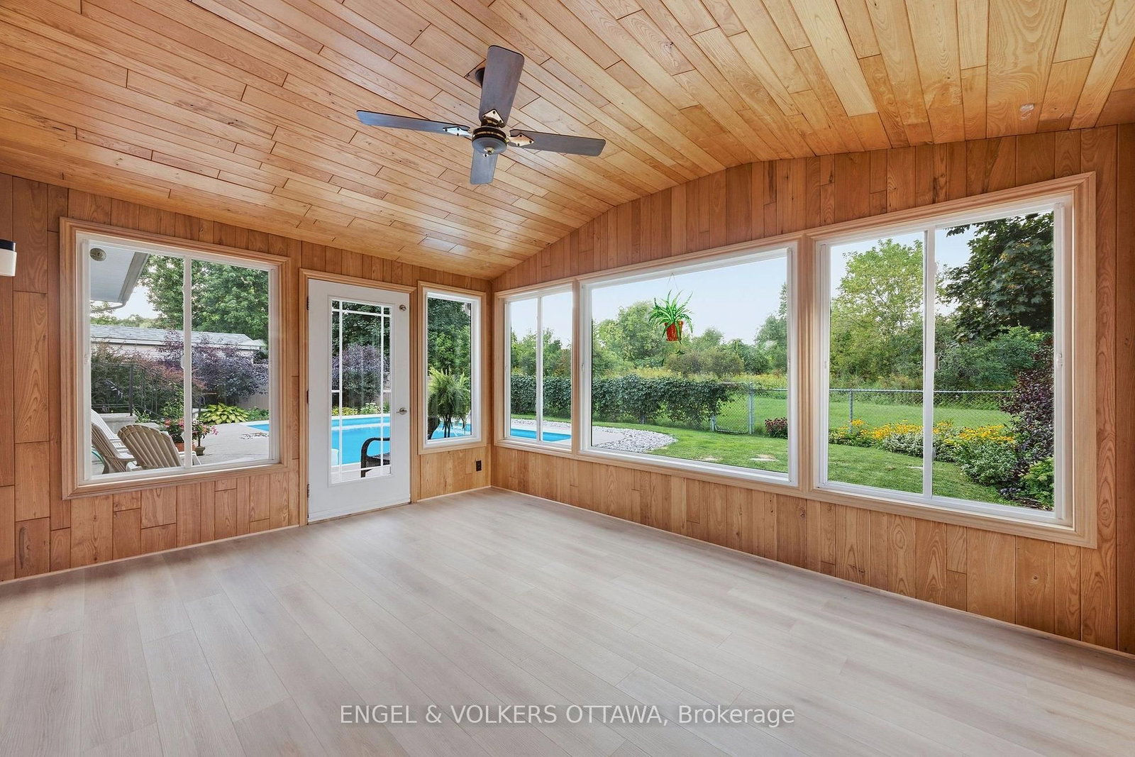 885 Plante Drive • Ottawa, ON photo 16